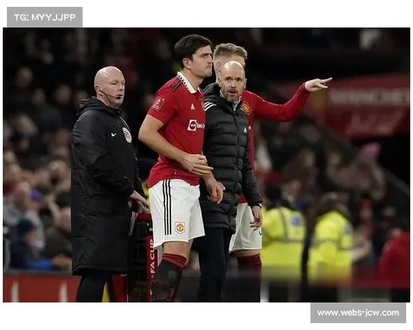 曼联主场2-0击败十人热刺,B费传射建功助红魔稳居前四